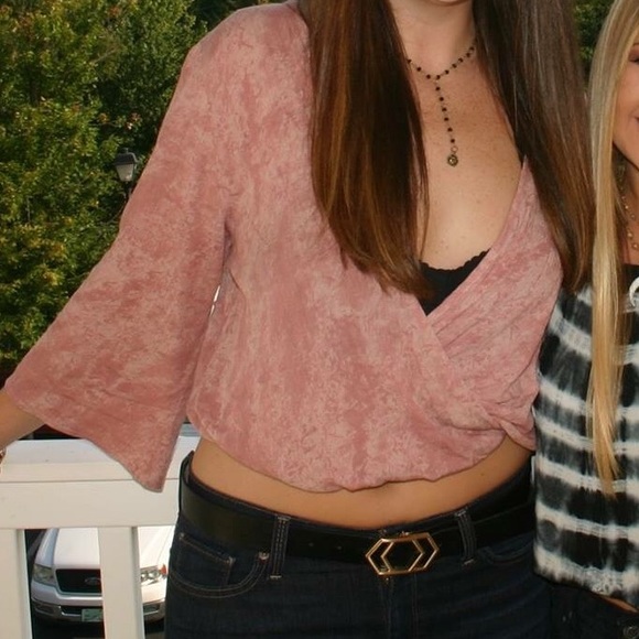 American threads pink cropped surplice bell sleeve - Picture 3 of 3